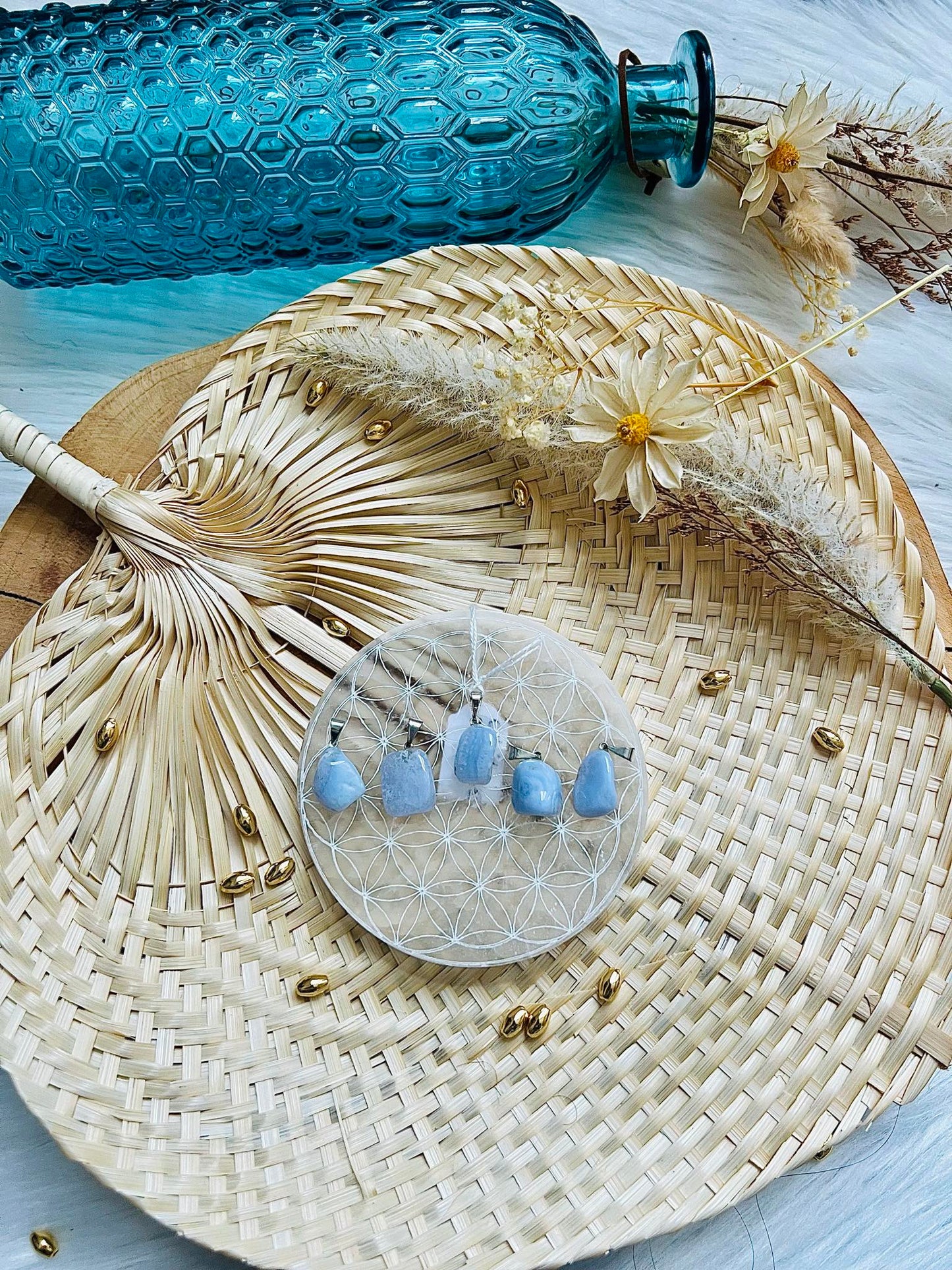 Pendentif en pierre de Calcédoine bleue