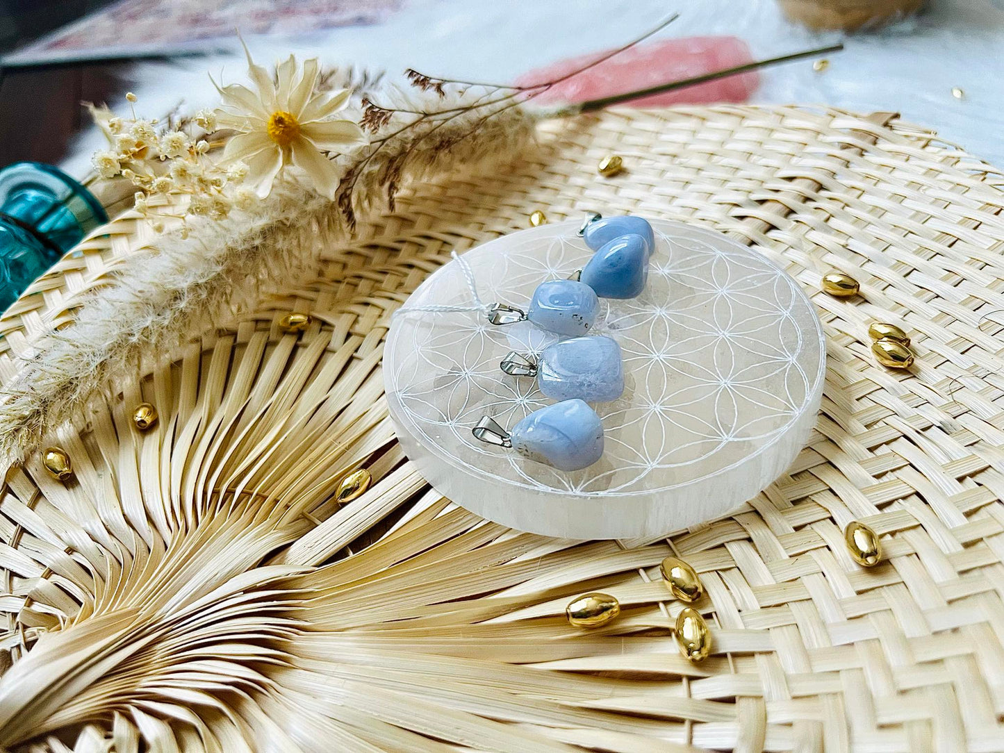 Pendentif en pierre de Calcédoine bleue