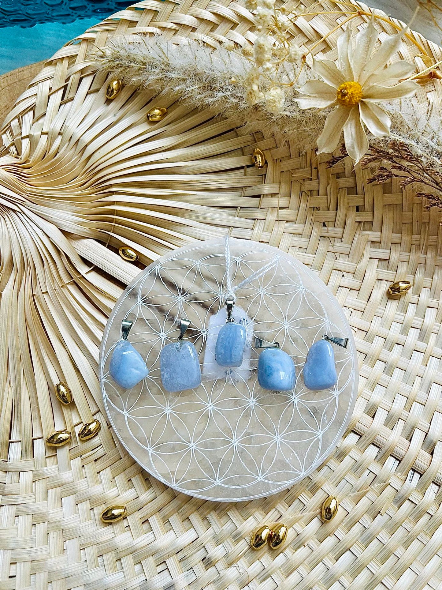 Pendentif en pierre de Calcédoine bleue